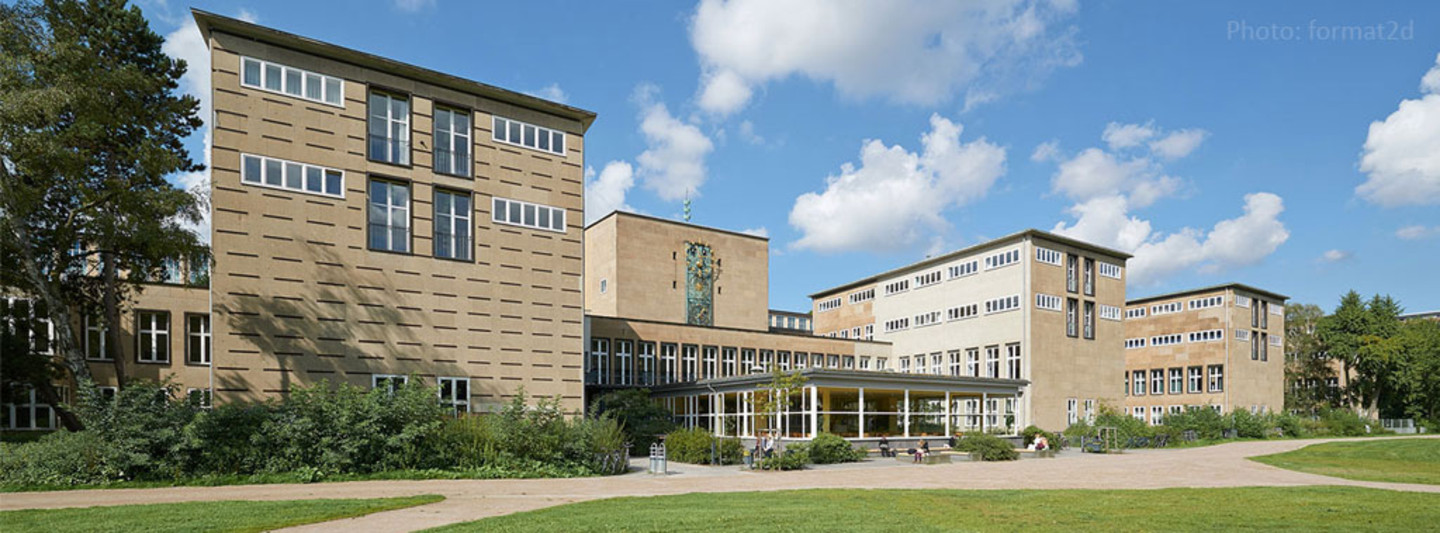 Picture of main building of the University of Cologne